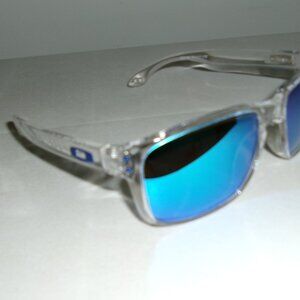 Womens Oakley Sunglasses Polarized Saphire PRIZM Lens "LIKE NEW"
